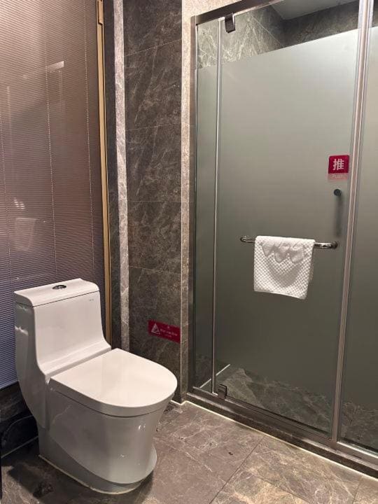 Superior Twin Room room - Image 3