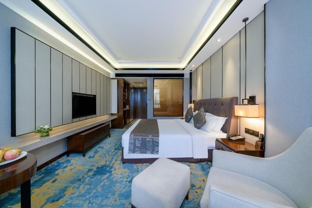 Deluxe King Room room - Image 2