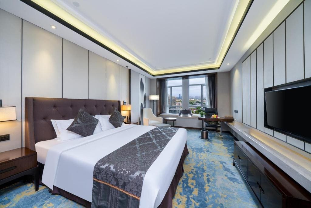 Deluxe King Room room - Image 3
