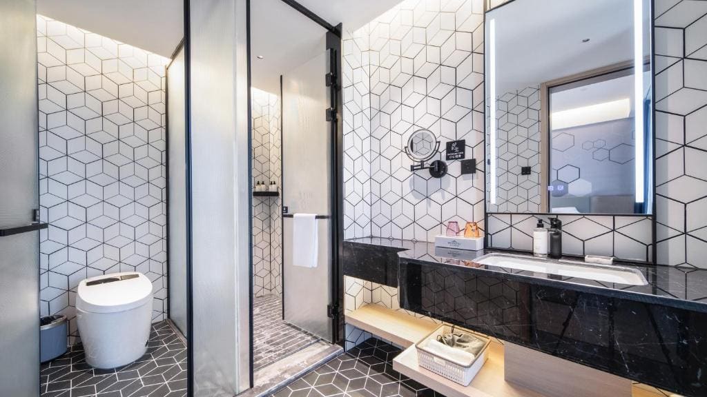 Deluxe King Suite - Smoking room - Image 2