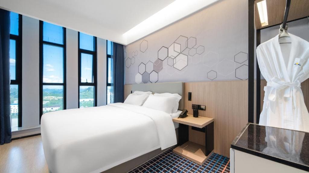 Deluxe King Suite - Smoking room - Image 1