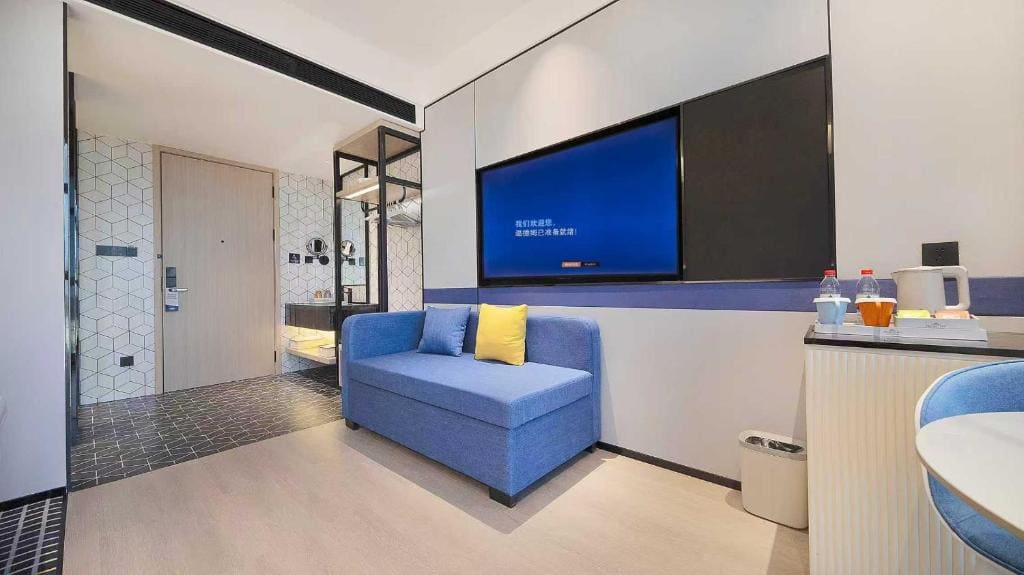 Family King Room with Mountain View - Smoking room - Image 2