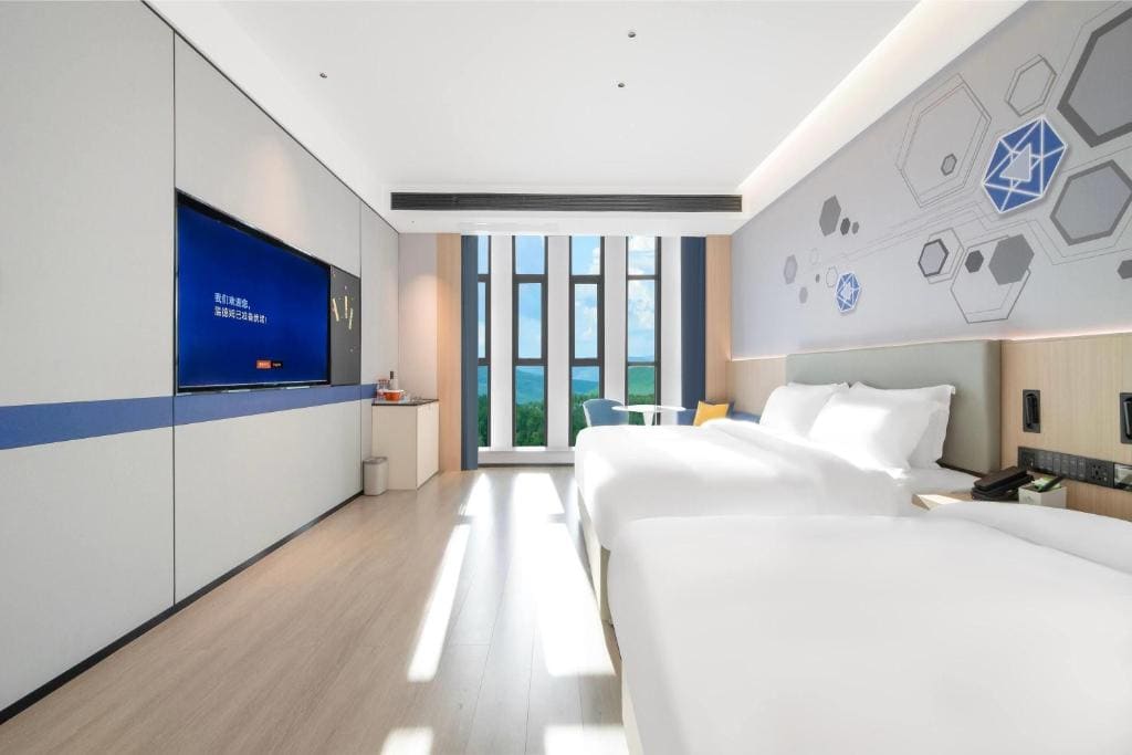 Family King Room with Mountain View - Smoking room - Image 1