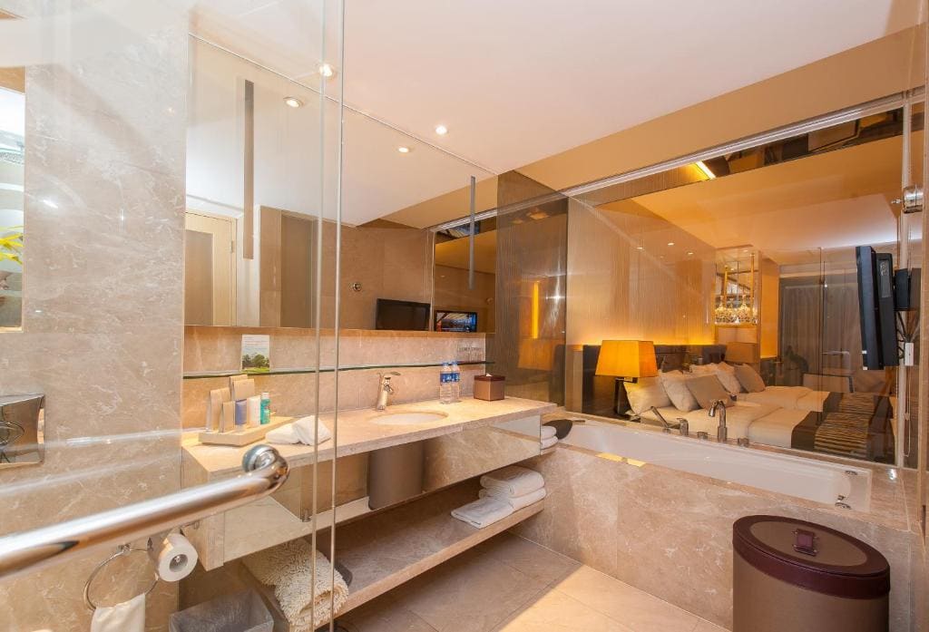Deluxe King Room room - Image 1