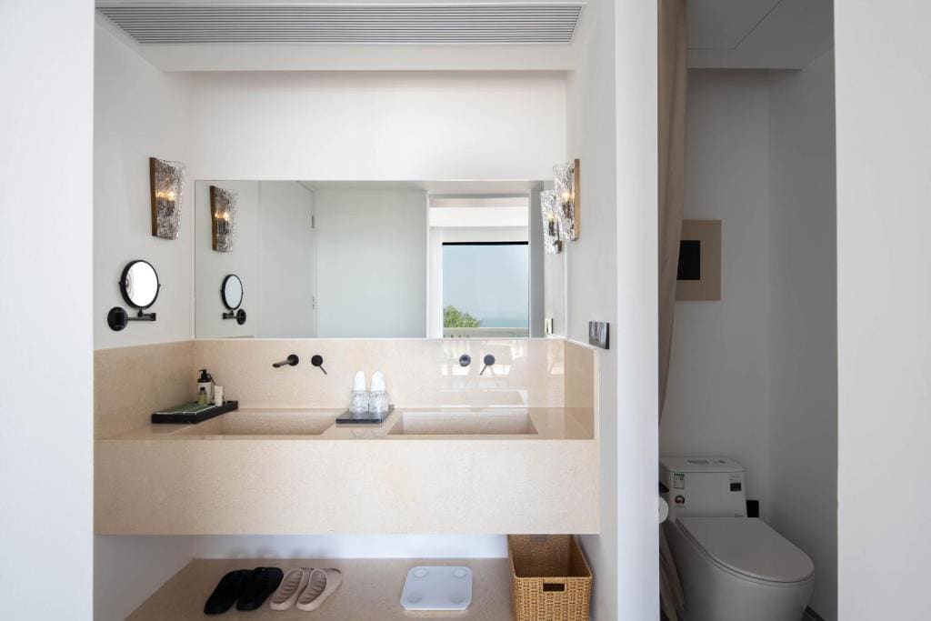 Deluxe Double Room with Balcony and Sea View room - Image 1