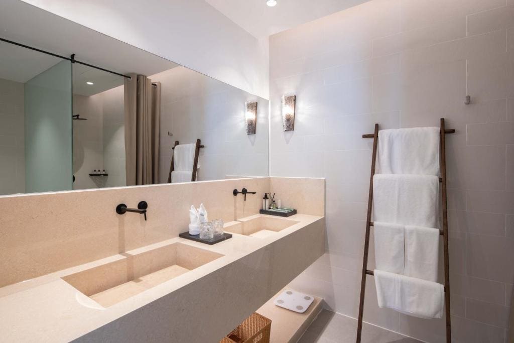 Deluxe Double or Twin Room with Ocean View room - Image 1