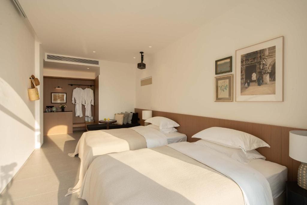 Deluxe Double or Twin Room with Ocean View room - Image 3