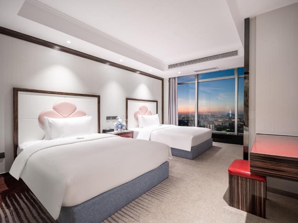Deluxe King Suite room - Image 3
