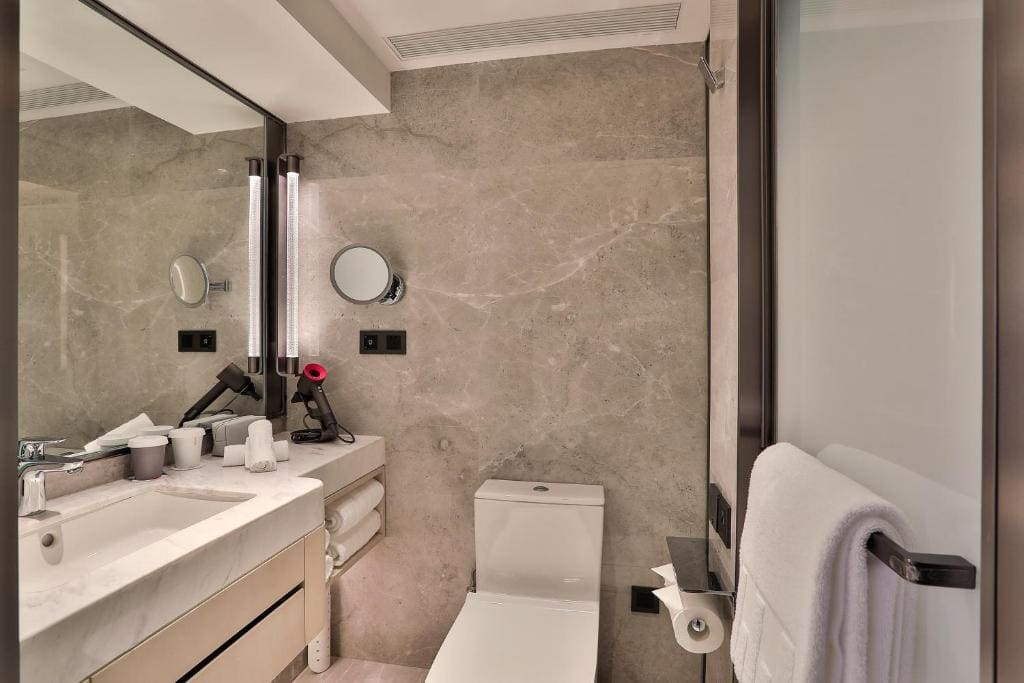 Deluxe Room room - Image 3