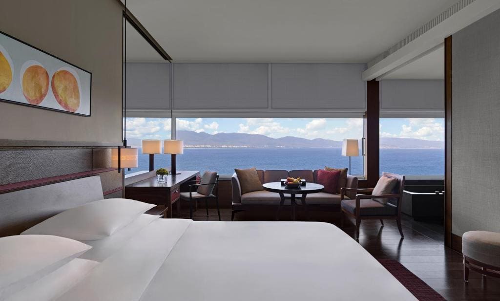 1 King Bed Panoramic Ocean View room - Image 1