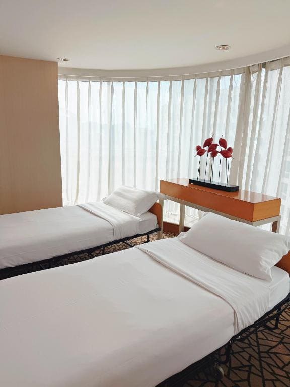 Family Suite(Only 'Four Seasons' and 'Cafe 25' offer 30% discount) room - Image 3