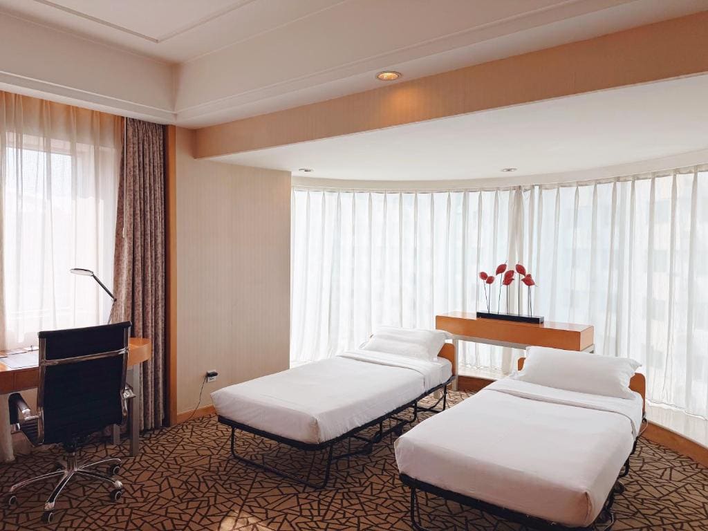 Family Suite(Only 'Four Seasons' and 'Cafe 25' offer 30% discount) room - Image 2