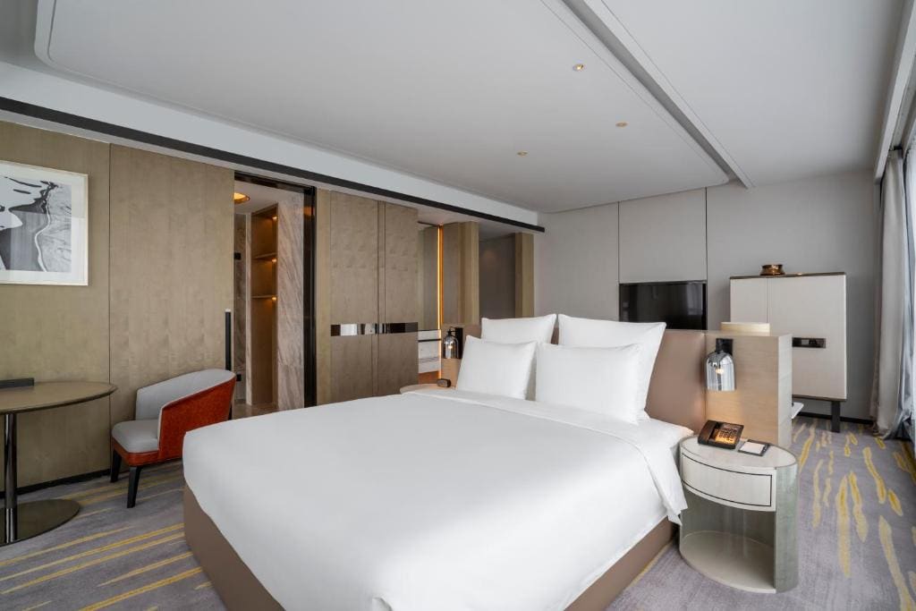 Deluxe King Room room - Image 2