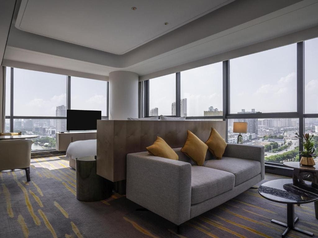 Deluxe Executive King Room with Lounge Access room - Image 1