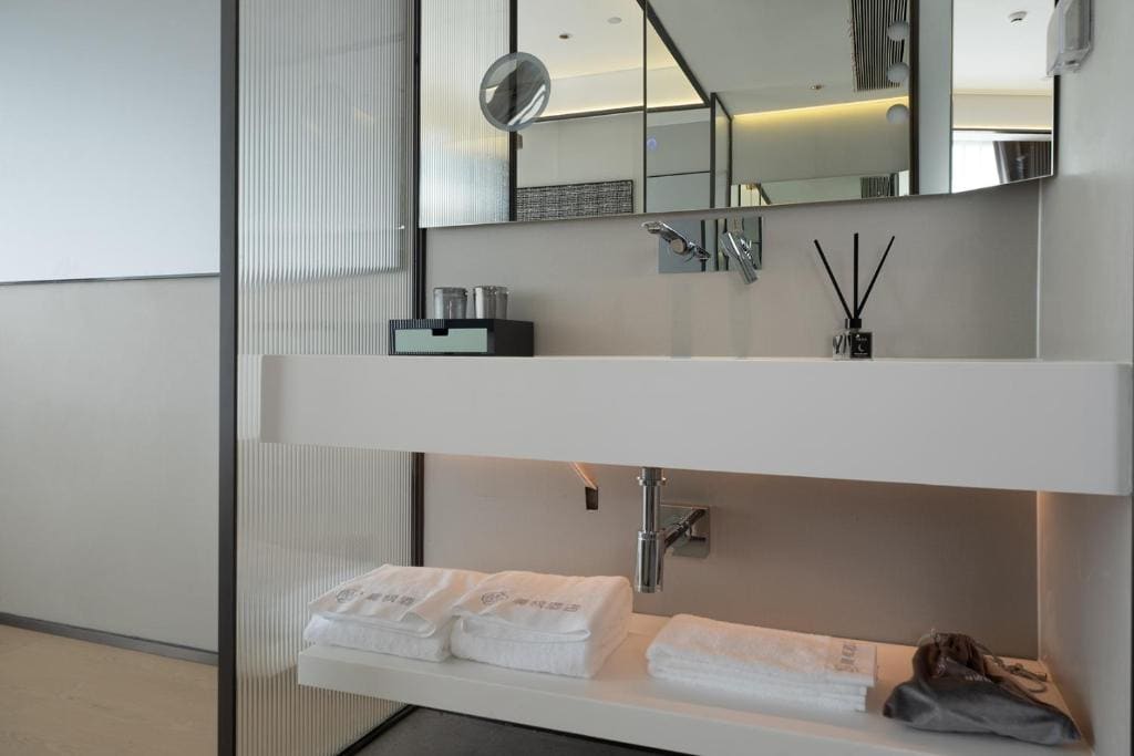 Deluxe Double or Twin Room room - Image 2