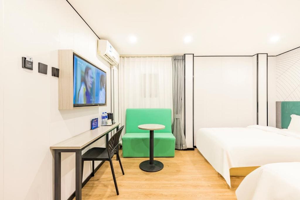 Family Room room - Image 2
