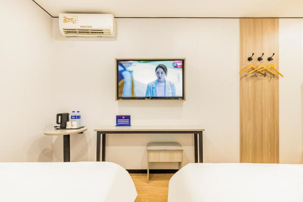 Standard Twin Room room - Image 1