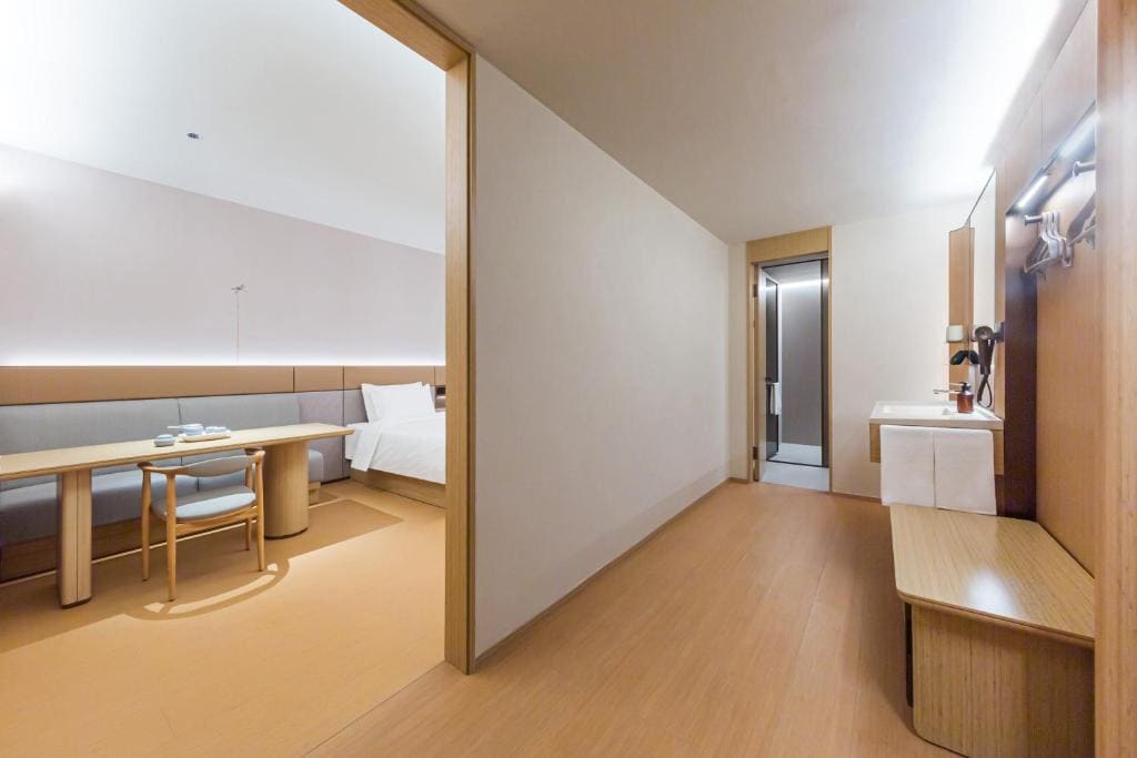 Family Room room - Image 2