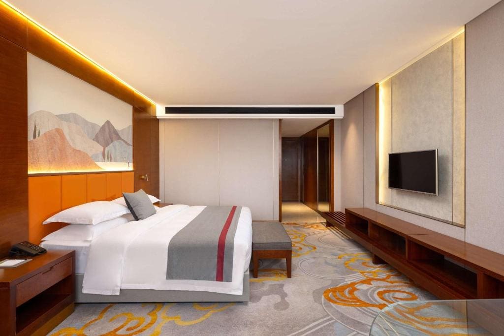Business King Room room - Image 2