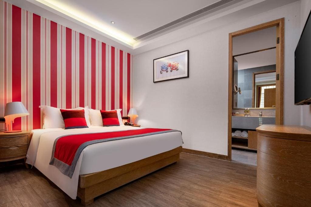 Three-Bedroom Suite room - Image 2