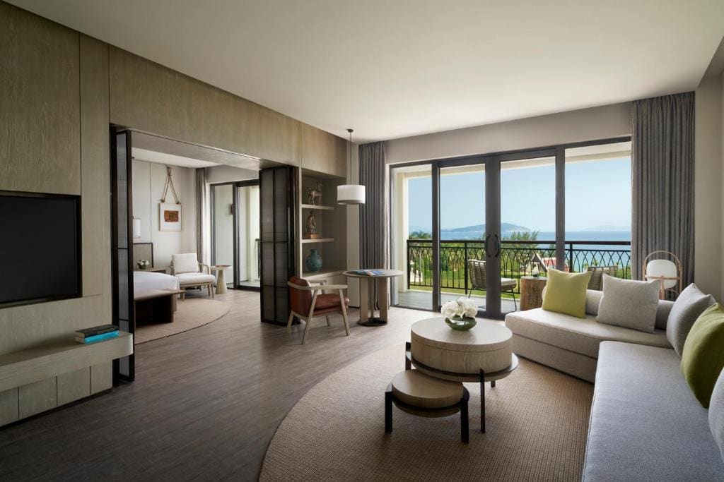 Deluxe Ocean View Suite room - Image 1