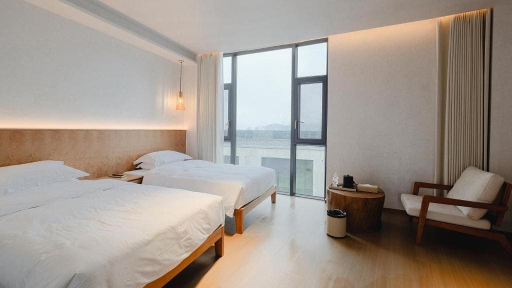 Double or Twin Room with Mountain View room - Image 2