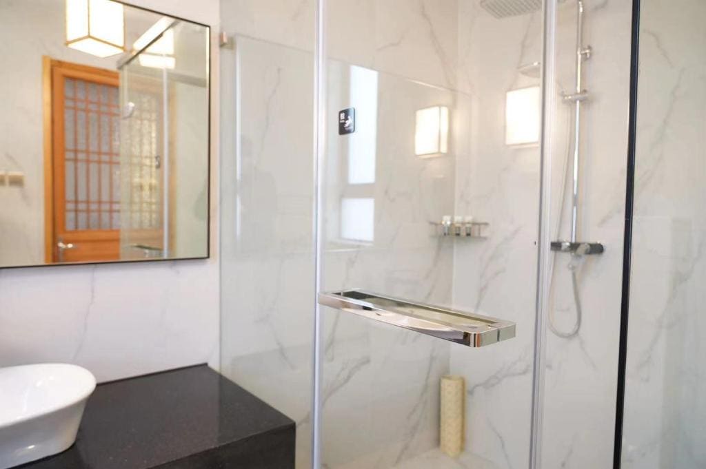 Double Room with Private Bathroom room - Image 2