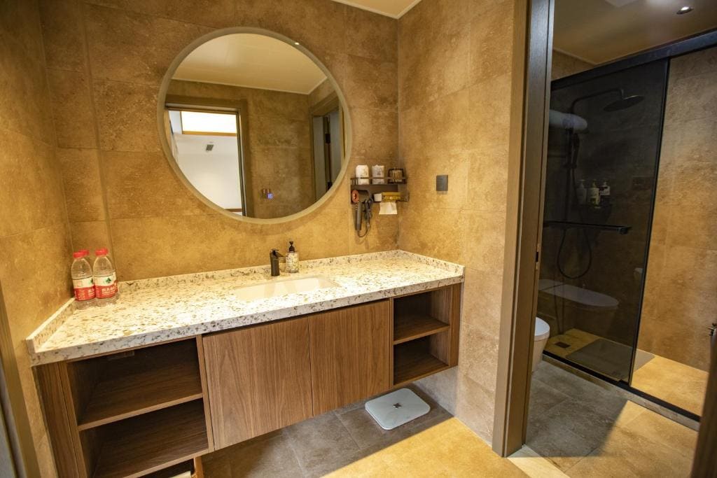 Deluxe Family Suite room - Image 3