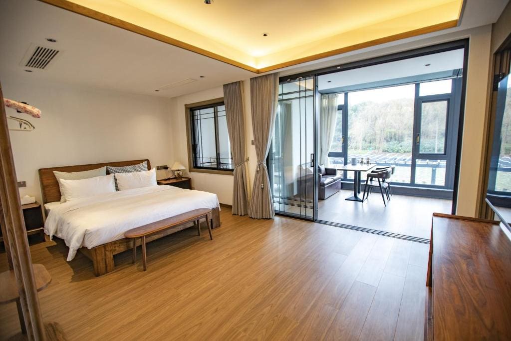Deluxe Family Suite room - Image 2