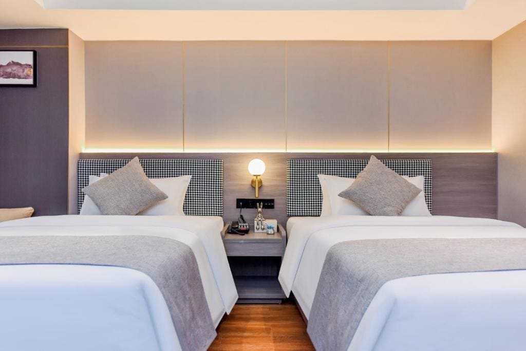 Deluxe Twin Room room - Image 2