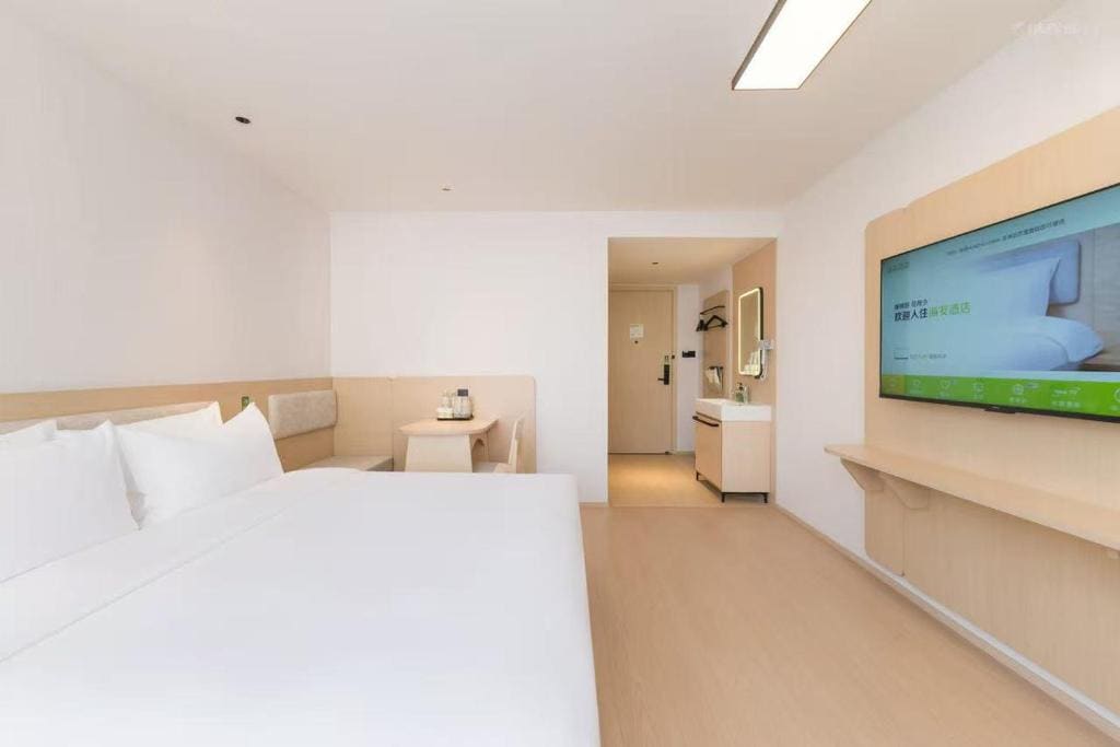 Deluxe Queen Room room - Image 1