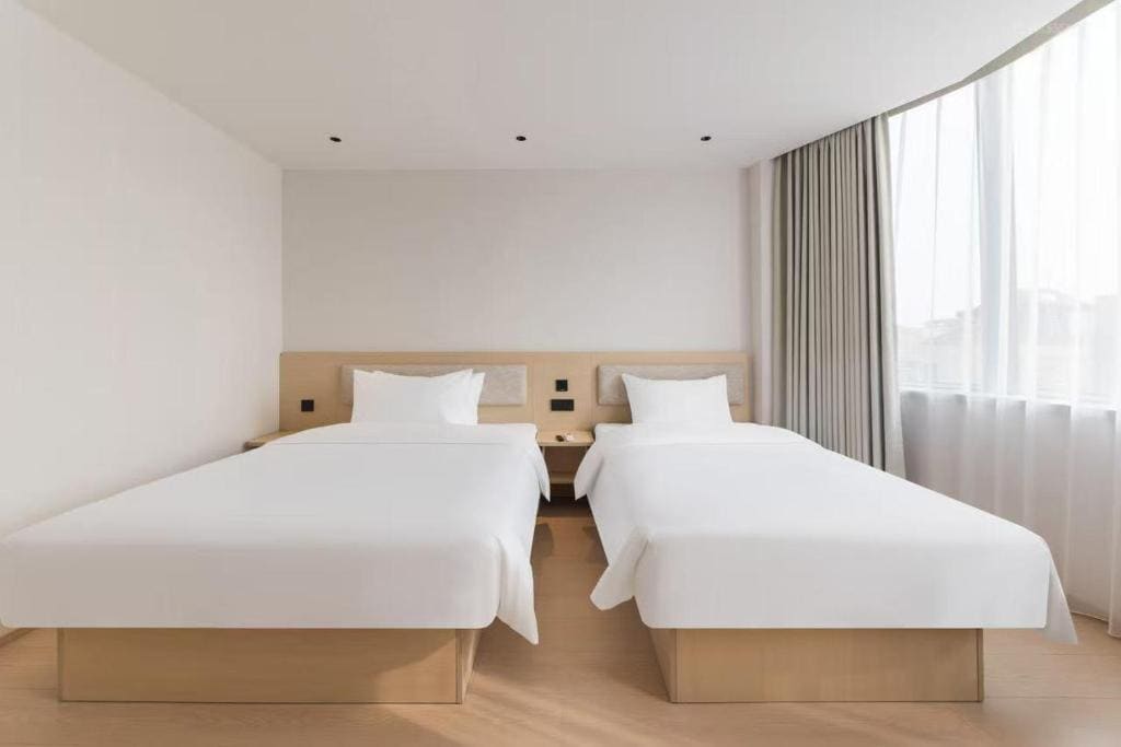 Deluxe Twin Room room - Image 1