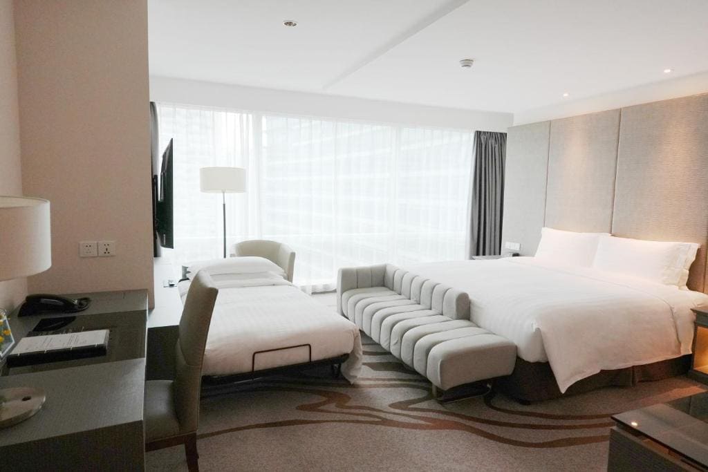 Deluxe Family Room room - Image 1