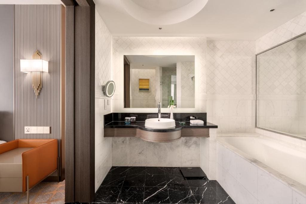 Ambassador Suite room - Image 2