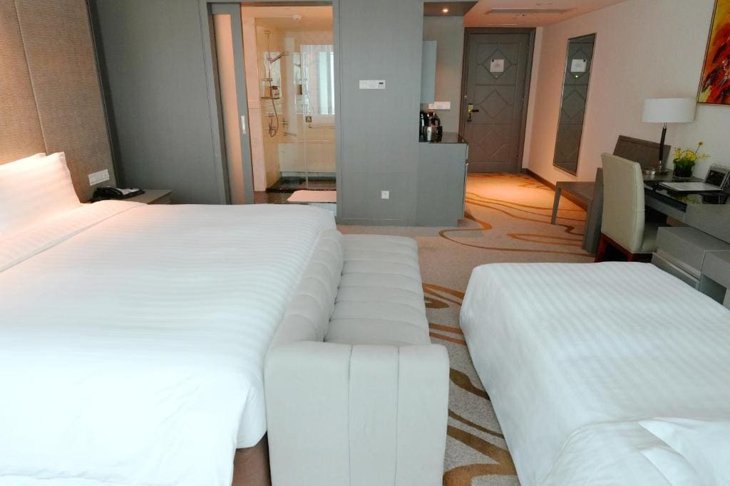 Deluxe Family Room room - Image 2