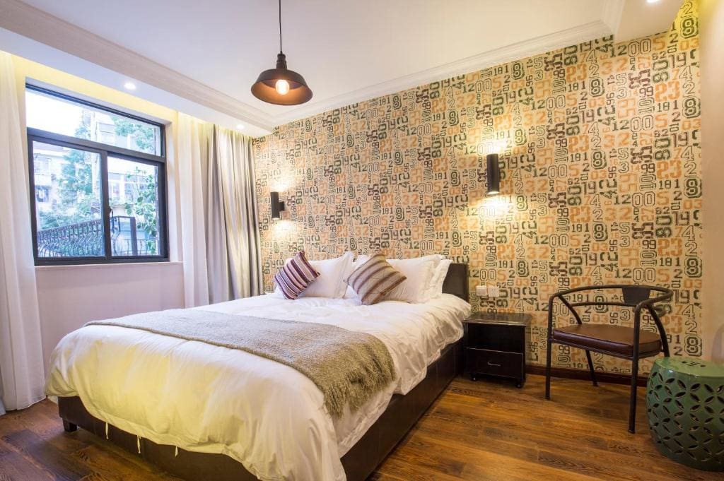 Deluxe Queen Room room - Image 2
