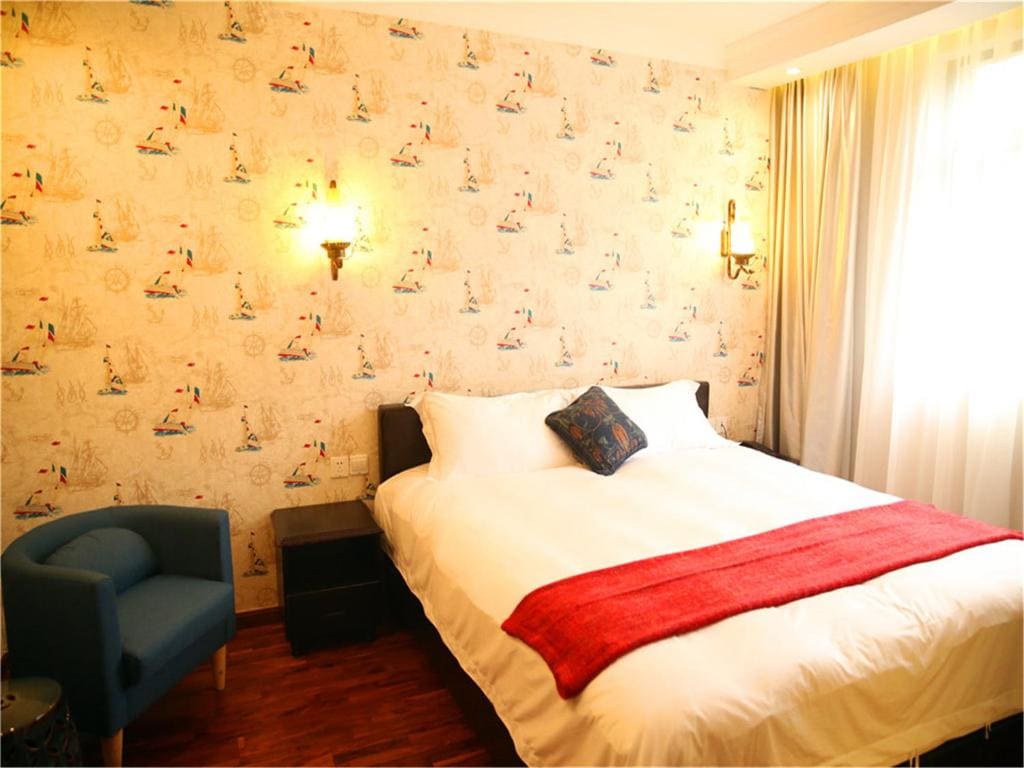 Deluxe Queen Room room - Image 3