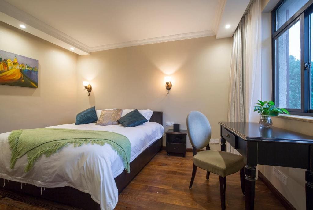 Queen Suite room - Image 2