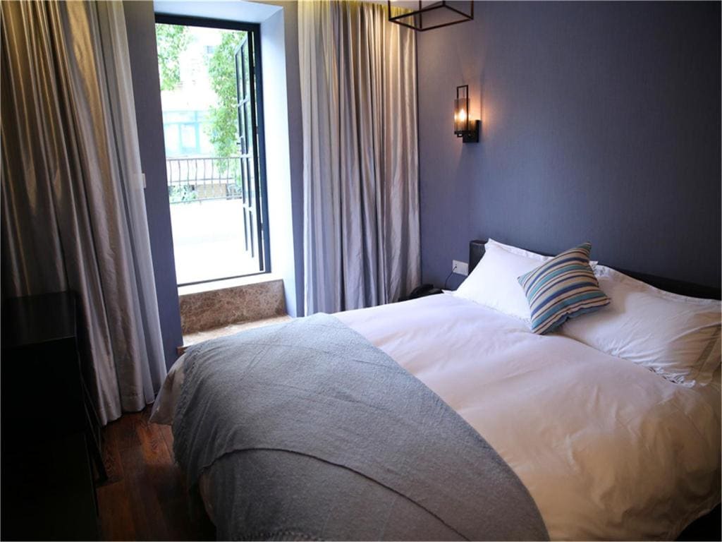 Queen Suite room - Image 3