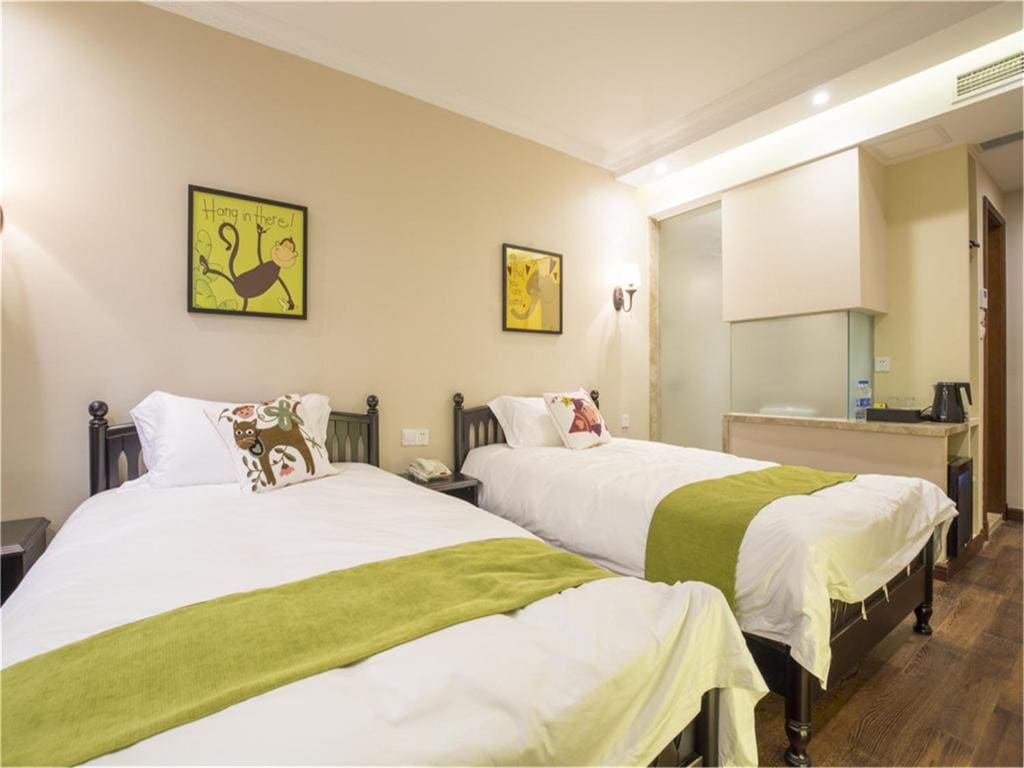 Superior Twin Room room - Image 2