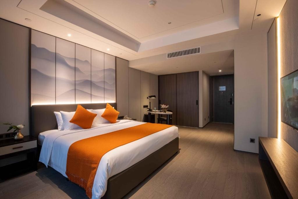 Deluxe King Room room - Image 2