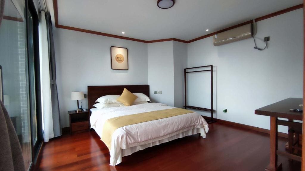 Deluxe Junior Suite room - Image 2