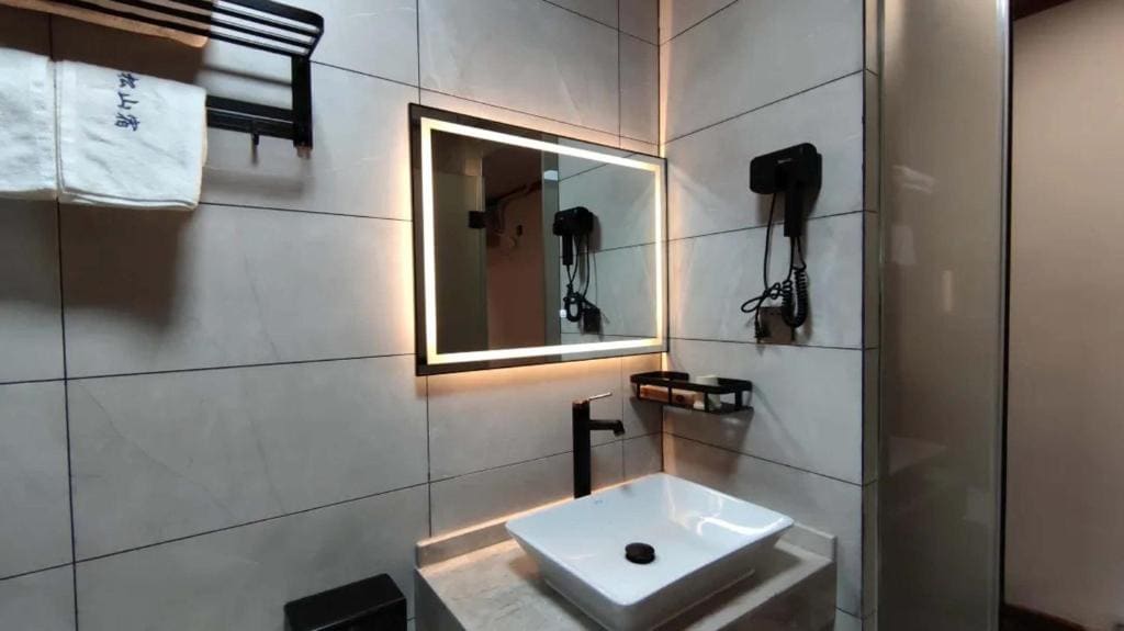 Deluxe Junior Suite room - Image 3