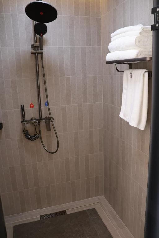 Deluxe Double Room with Balcony room - Image 1