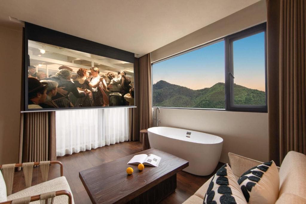 Deluxe Family Room room - Image 1