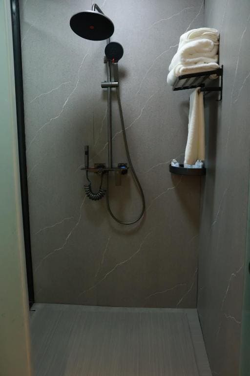 Standard Twin Room room - Image 3
