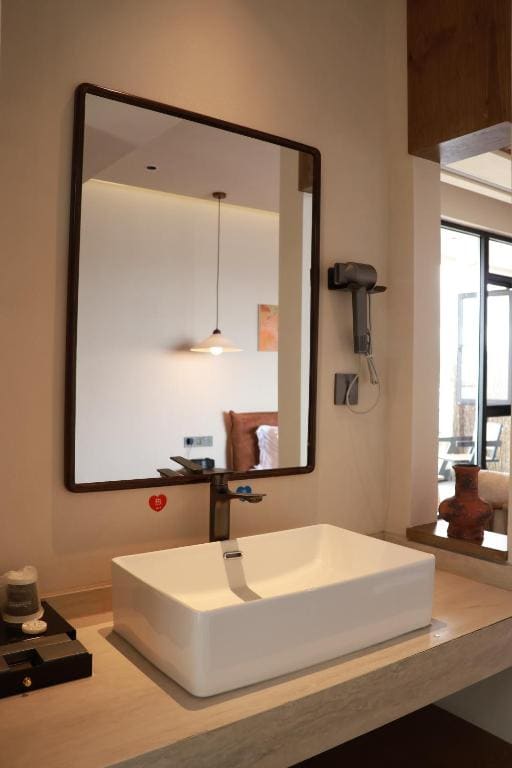 Deluxe Double Room with Balcony room - Image 3