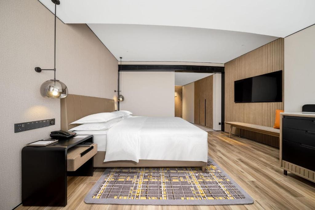 Executive King Bed Room room - Image 1