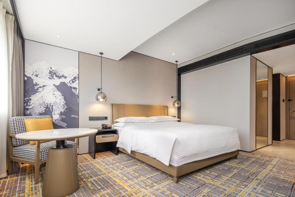 Deluxe King Bed Room room - Image 2