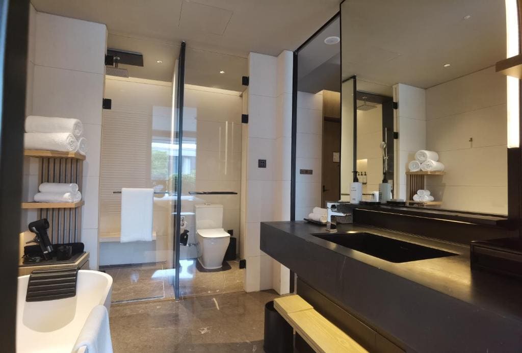 One-Bedroom King Suite with Garden View room - Image 1